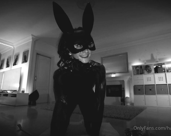 Hannah James aka Hannahjames710 OnlyFans - Latex Play Boy Bunny meets the Black Panther  Tip this video if you think I should buy a real late