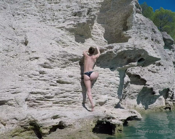 Hannah James aka Hannahjames710 OnlyFans - This is a super old video of me trying to be a bad ass and climb to get a cool instagram photo