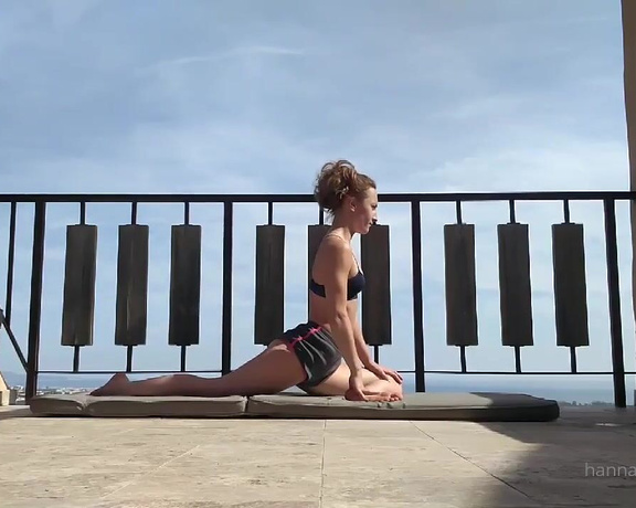 Hannah James aka Hannahjames710 OnlyFans - Throw back yoga sessions! 5