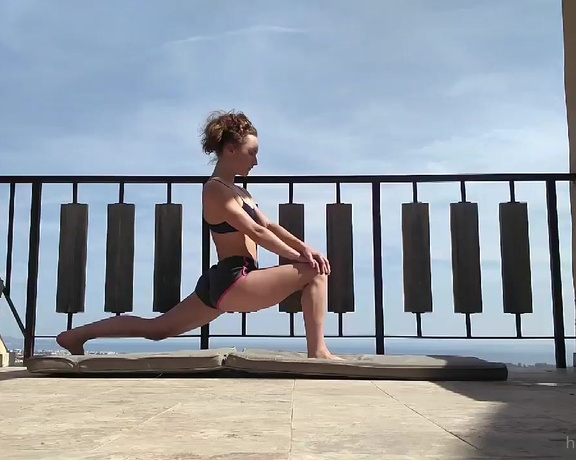 Hannah James aka Hannahjames710 OnlyFans - Throw back yoga sessions! 4