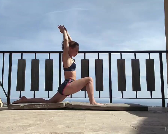 Hannah James aka Hannahjames710 OnlyFans - Throw back yoga sessions! 4