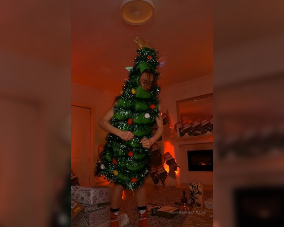 Hannah James aka Hannahjames710 OnlyFans - Do you think I am the right Christmas tree for your home