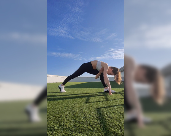 Hannah James aka Hannahjames710 OnlyFans - Pre work out, Leg stretches, Booty flexin, Handstands, PUBLIC FLASHES, Both booty and boooobies!