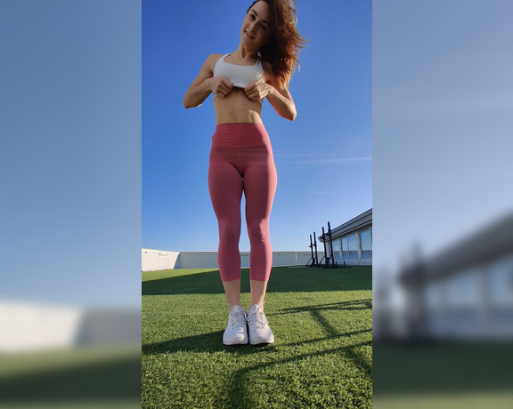 Hannah James aka Hannahjames710 OnlyFans - Super awkward public gym flashbootie and boobies!