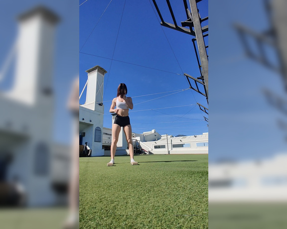 Hannah James aka Hannahjames710 OnlyFans - Here is roughly 10 minutes of some handstand practise and me getting frustrated a tiny bit