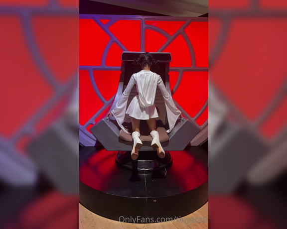 Aaliyah Yue aka Tinyarab OnlyFans - I WENT TO THE CONVENTION If you saw me at the Star Wars convention dressed like a slutty Leia, would