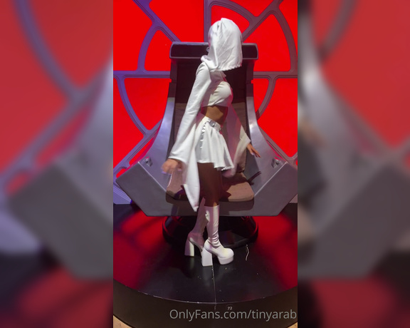 Aaliyah Yue aka Tinyarab OnlyFans - I WENT TO THE CONVENTION If you saw me at the Star Wars convention dressed like a slutty Leia, would