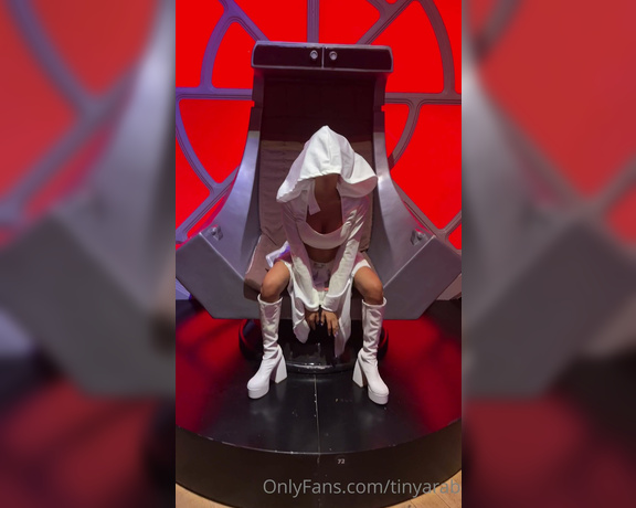 Aaliyah Yue aka Tinyarab OnlyFans - I WENT TO THE CONVENTION If you saw me at the Star Wars convention dressed like a slutty Leia, would