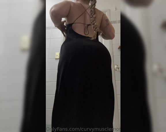 Tj aka Curvymusclemommy OnlyFans - How doesn’t love some louddd ass clapping