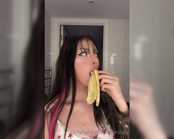 Ariesia aka Ariesiatv OnlyFans - How many inches do you think that was