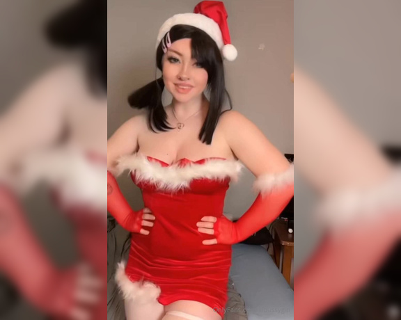 Lux aka Lilbussygirl OnlyFans - Happy Holidays im so excited to share this great announcement with all of youthank you so much