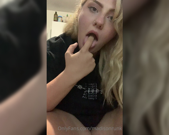 MadisonRunk -  Got super wet sitting on my couch thinking about the videos I have planned for you guys, keep me com,  Solo, Big Tits, BBW