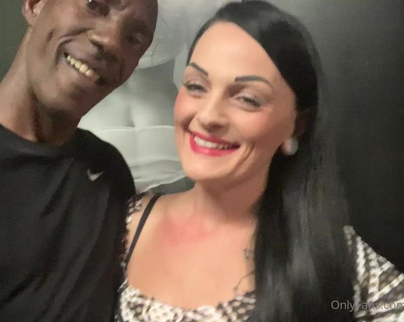 Coach Cardher aka Seazonedbeef OnlyFans - Meeting the beautiful @vegascumqueen The Green Door for her first Group play Gloryhole