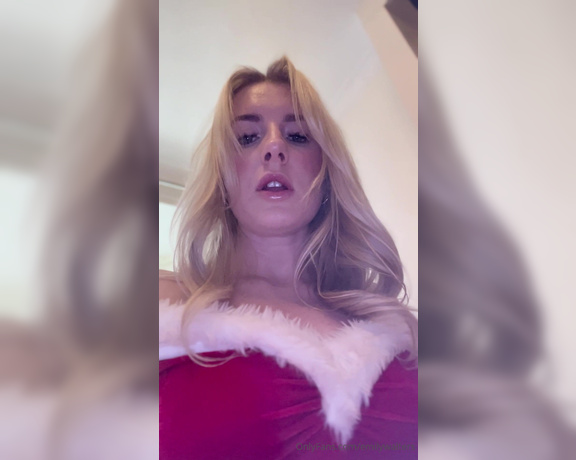 Emily Walters aka Emilywalters OnlyFans - Dear Santa, Im writing to let you know Ive been naughty and it was so worth it! Now slip