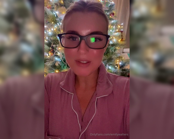 Emily Walters aka Emilywalters OnlyFans - I’m feeling so festive