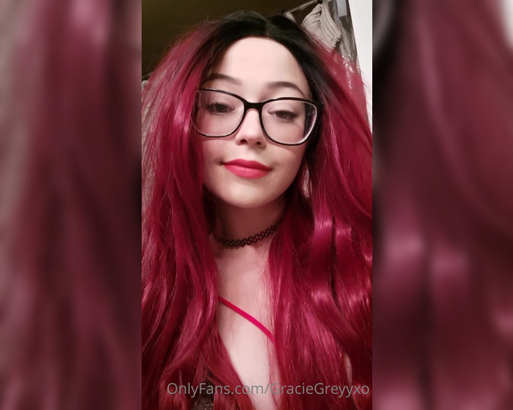 GracieGreyyxo aka Graciegreyyxo OnlyFans - Who loves Hocus pocus Definitely watching that tonight while I eat candy