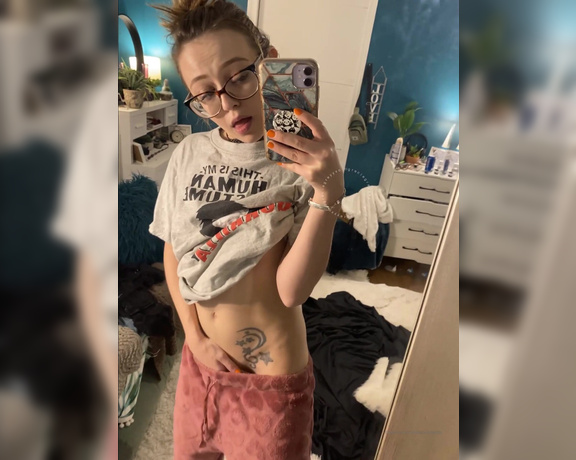 GracieGreyyxo aka Graciegreyyxo OnlyFans - Comfy cosy rubs