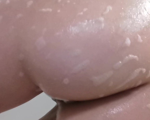 GracieGreyyxo aka Graciegreyyxo OnlyFans - Can’t have a shower without rubbing the kitty