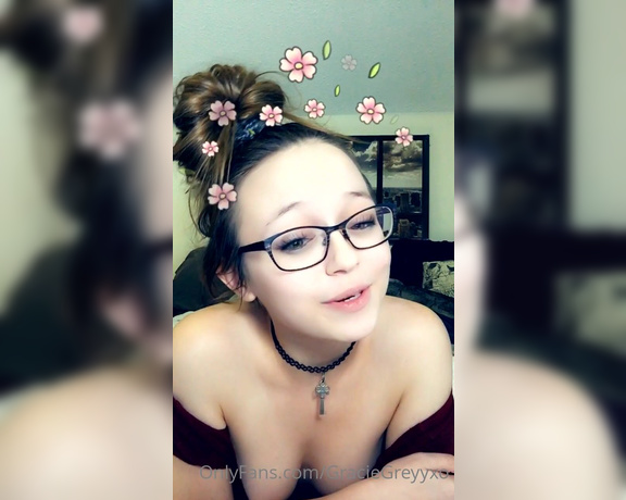 GracieGreyyxo aka Graciegreyyxo OnlyFans - Theres a little Belle in all of us Ps Dont hate on my singing pwease, I was just having fun