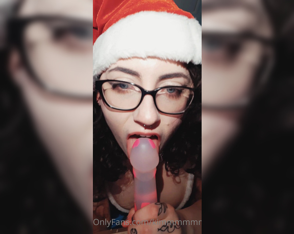 Kimmmmmmmm aka Kimmmmmmm OnlyFans - Decembers free gift Three little throwback videos from last Christmas that were originally PPV 2