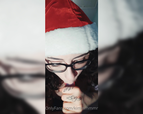 Kimmmmmmmm aka Kimmmmmmm OnlyFans - Decembers free gift Three little throwback videos from last Christmas that were originally PPV 2