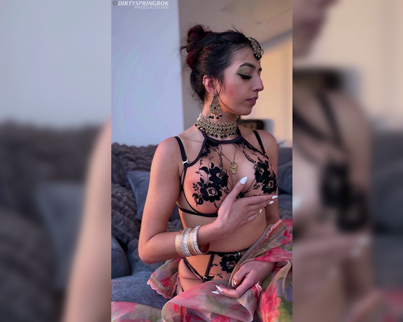 Aaliyah Yasin aka Aaliyahyasin OnlyFans - I love being a tease in my dupatta and lingerie, don’t you want to just tear it off and fuck me sens