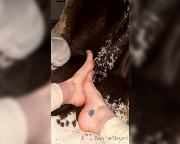 Bonnie Slayed aka Bonnieslayed OnlyFans - Look how pretty my feet are made to be worshipped