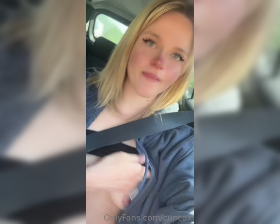 Cupcax aka Cupcax OnlyFans - Hallo Sonne … Hoffentlich hat der Fahrer im Auto nebenan rber geguckt