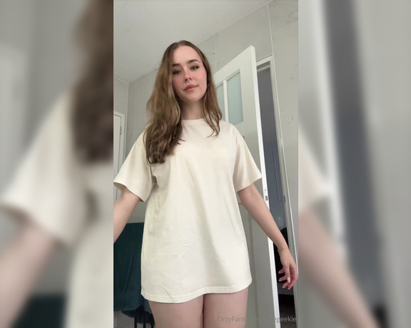 Pearl aka Cutegeekie OnlyFans - Oversized tshirts for the win