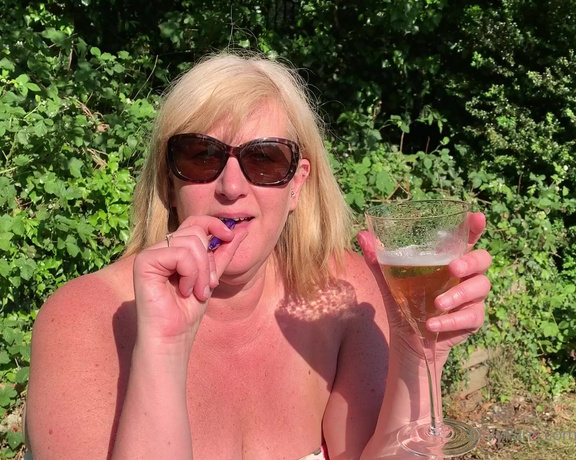 Catherinecan1 aka Catherinecan1 OnlyFans - Wheres the sun gone  just the other day I was sat in the garden, planning out a movie or 3 lol