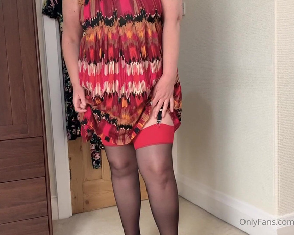 Catherinecan1 aka Catherinecan1 OnlyFans - When I see a guy with a cock in his hand it would be rude not to get down on my knees and give him