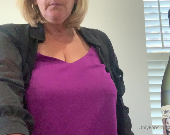 Catherinecan1 aka Catherinecan1 OnlyFans - An aperitif  have to say it’s one of the best lol #clothed