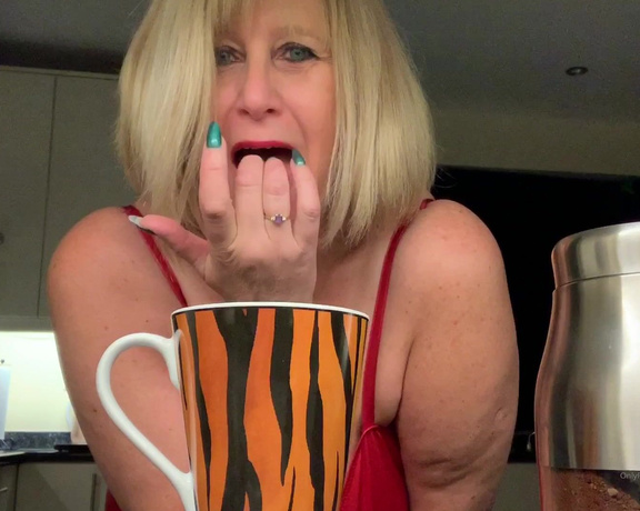 Catherinecan1 aka Catherinecan1 OnlyFans - Coffee Time, Play Time! My coffee was hot and wet and I was hotter and wetter as I finger fucked