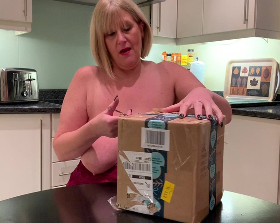 Catherinecan1 aka Catherinecan1 OnlyFans - Watch my tits wobble as I unpack my new blue kettle