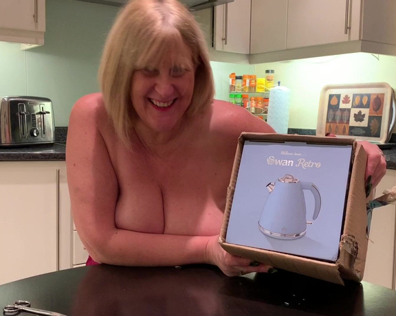 Catherinecan1 aka Catherinecan1 OnlyFans - Watch my tits wobble as I unpack my new blue kettle