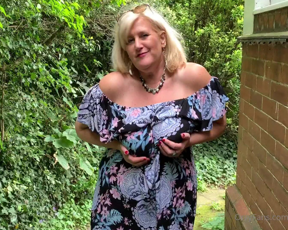 Catherinecan1 aka Catherinecan1 OnlyFans - A little flash in the garden