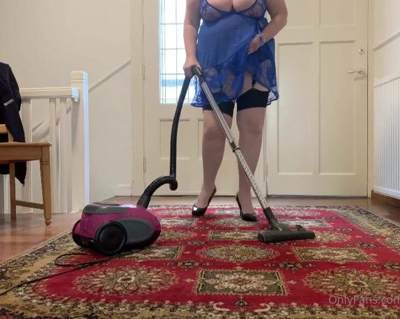 Catherinecan1 aka Catherinecan1 OnlyFans - A woman’s work is never done lol #hoover #housework