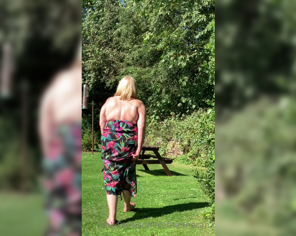 Catherinecan1 aka Catherinecan1 OnlyFans - Is that a blue tit or a great tit sat in my garden lol