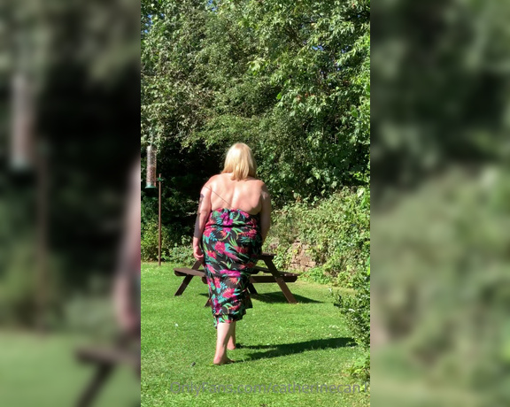 Catherinecan1 aka Catherinecan1 OnlyFans - Is that a blue tit or a great tit sat in my garden lol