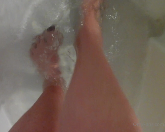 Catherinecan1 aka Catherinecan1 OnlyFans - Just Feet  wet feet splashing as the bath water runs away