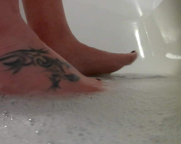 Catherinecan1 aka Catherinecan1 OnlyFans - Just Feet  wet feet splashing as the bath water runs away