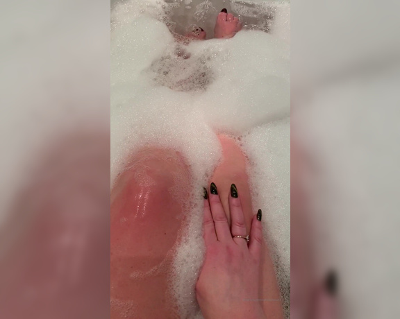 Catherinecan1 aka Catherinecan1 OnlyFans - Bath Time Pussy Wank Wish you could join