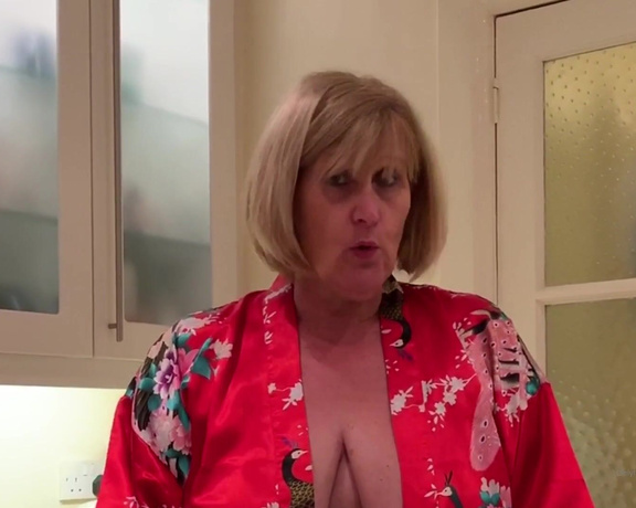 Catherinecan1 aka Catherinecan1 OnlyFans - Mum makes breakfast that ends with a sloppy dildo blow job … I just love a filthy role play