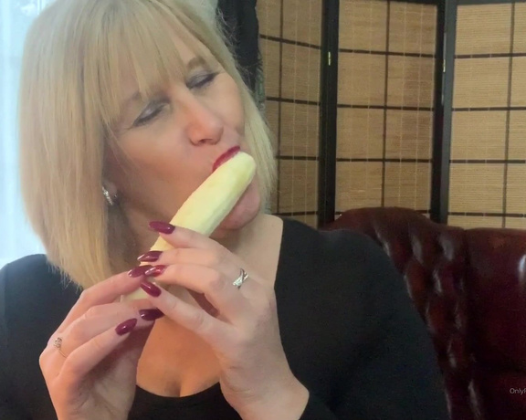 Catherinecan1 aka Catherinecan1 OnlyFans - It’s an old banana not firm enough for fucking but it’s still good for licking, sucking and eating