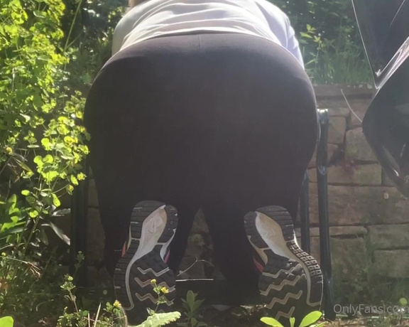Catherinecan1 aka Catherinecan1 OnlyFans - Getting dirty in the garden I took a little time out to get to the bottom of things in the garden