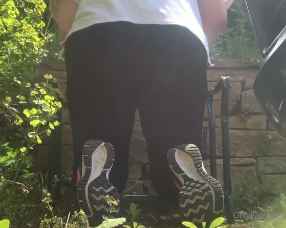Catherinecan1 aka Catherinecan1 OnlyFans - Getting dirty in the garden I took a little time out to get to the bottom of things in the garden