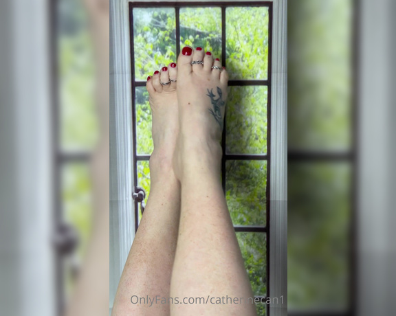 Catherinecan1 aka Catherinecan1 OnlyFans - Bare feet and toe rings… all that’s missing is you They need a good sucking