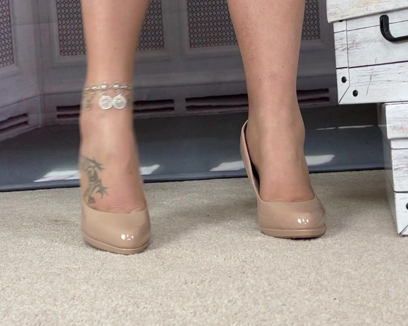 Catherinecan1 aka Catherinecan1 OnlyFans - Love these nude heels and tan pantiehose and my cheeky ankle chain under the nylon
