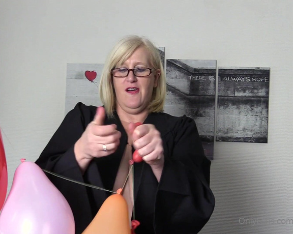 Catherinecan1 aka Catherinecan1 OnlyFans - Thursday started with a real bang! After a very different Blow Job, I had some real Balloon Popping