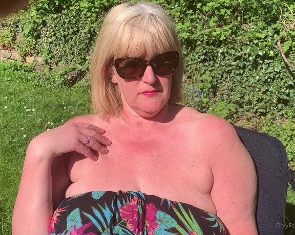 Catherinecan1 aka Catherinecan1 OnlyFans - Getting all creamy in the garden  sun tan cream y lol